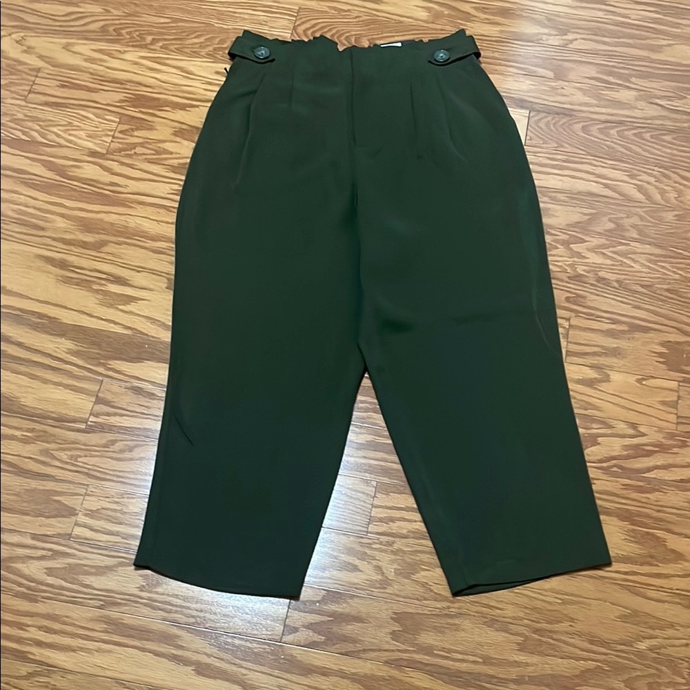 Simply Vera Wang Paper bag Pleated LNGDON Olive color Size Medium Pant